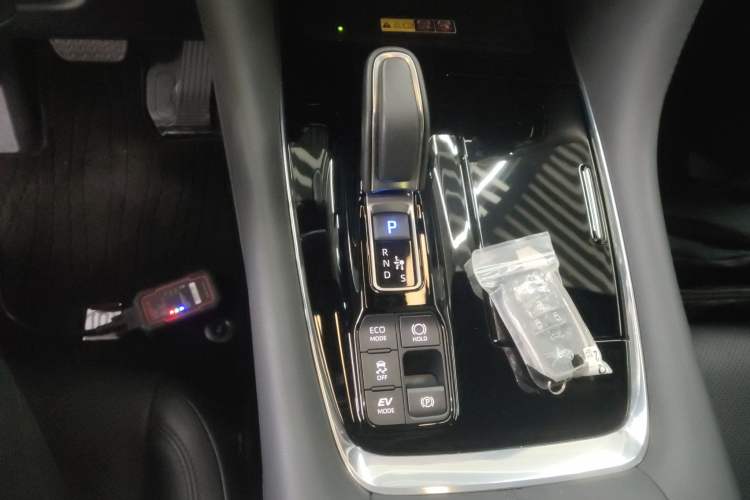 Used Toyota Vellfire 2024 Crown Dual-Engine 2.5L Supreme Executive Edition Gear Lever