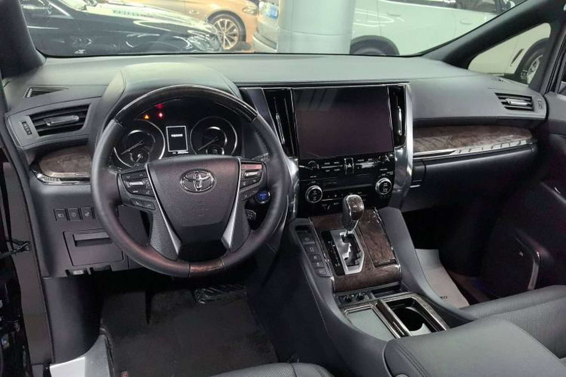 Used Toyota Vellfire 2021 Crown Dual-Engine 2.5L HV Prestige Edition Interior 3