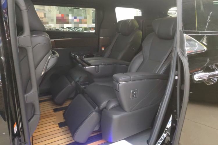 Used Toyota Vellfire 2024 Crown Dual-Engine 2.5L Supreme Executive Edition Left Rear Seat