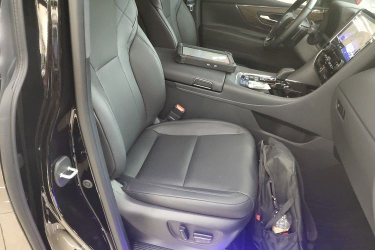 Used Toyota Vellfire 2024 Crown Dual-Engine 2.5L Supreme Executive Edition Right Front Seat
