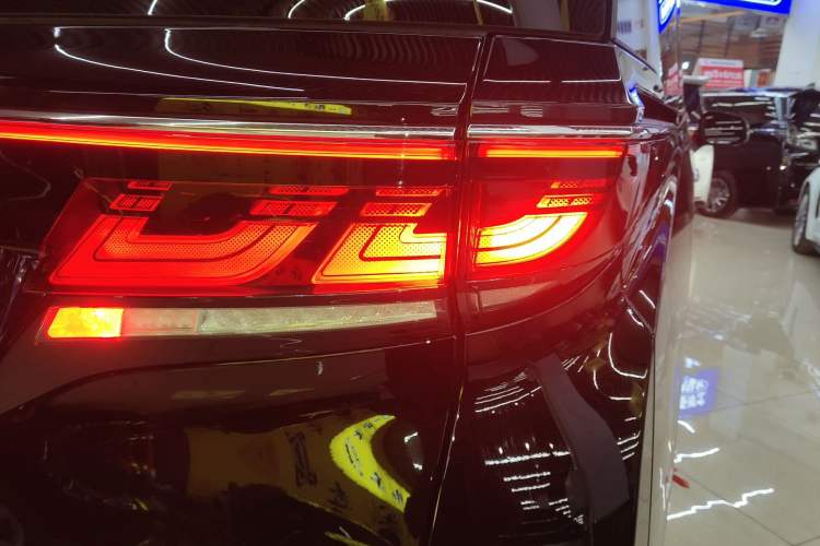 Used Toyota Vellfire 2024 Crown Dual-Engine 2.5L Supreme Executive Edition Right Rear Taillight