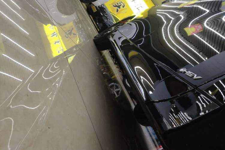 Used Toyota Vellfire 2024 Crown Dual-Engine 2.5L Supreme Executive Edition Right Side Sill