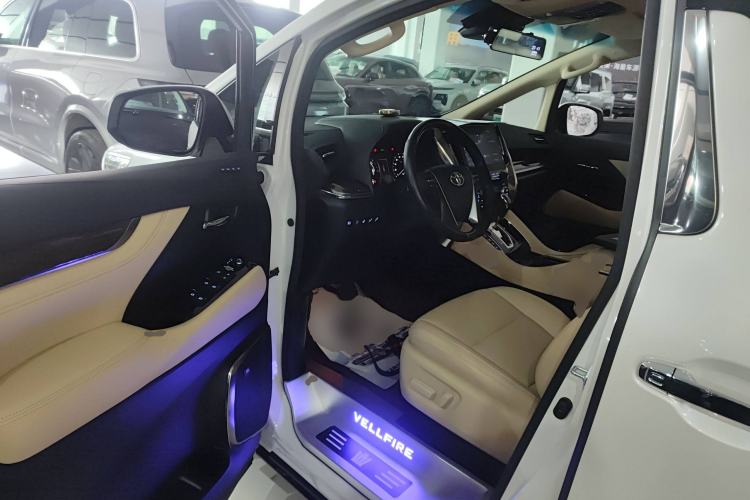 Used Toyota Vellfire 2020 Dual-Engine 2.5L Black Gold Limited Edition Driver Seat