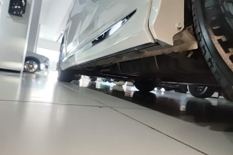 Used Toyota Vellfire 2020 Dual-Engine 2.5L Black Gold Limited Edition Left Side Sill