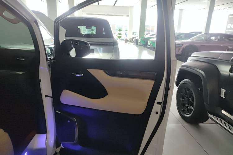 Used Toyota Vellfire 2020 Dual-Engine 2.5L Black Gold Limited Edition Right Front Door Interior