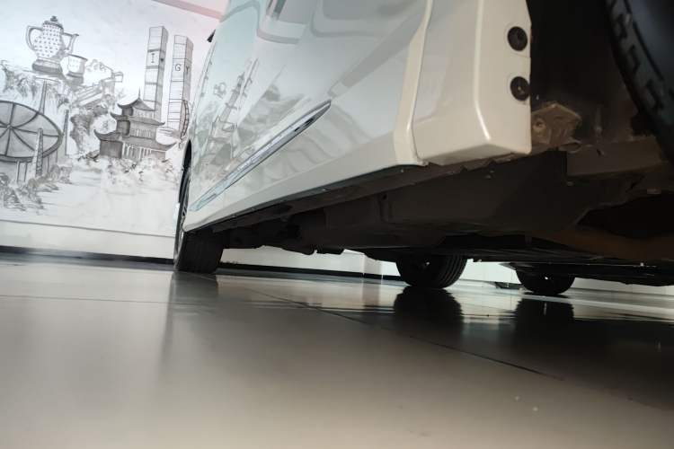 Used Toyota Vellfire 2020 Dual-Engine 2.5L Black Gold Limited Edition Right Side Sill