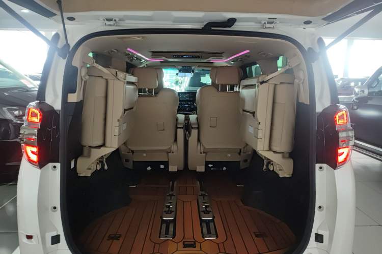 Used Toyota Vellfire 2020 Dual-Engine 2.5L Black Gold Limited Edition Trunk