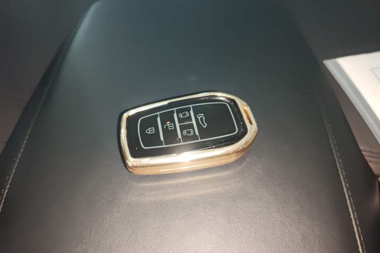 Used Toyota Vellfire 2020 Dual-Engine 2.5L Black Gold Limited Edition Vehicle Key