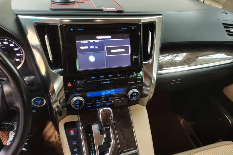 Used Toyota Vellfire 2019 Dual-Engine 2.5L HV Prestige Edition Audio And AC Panel