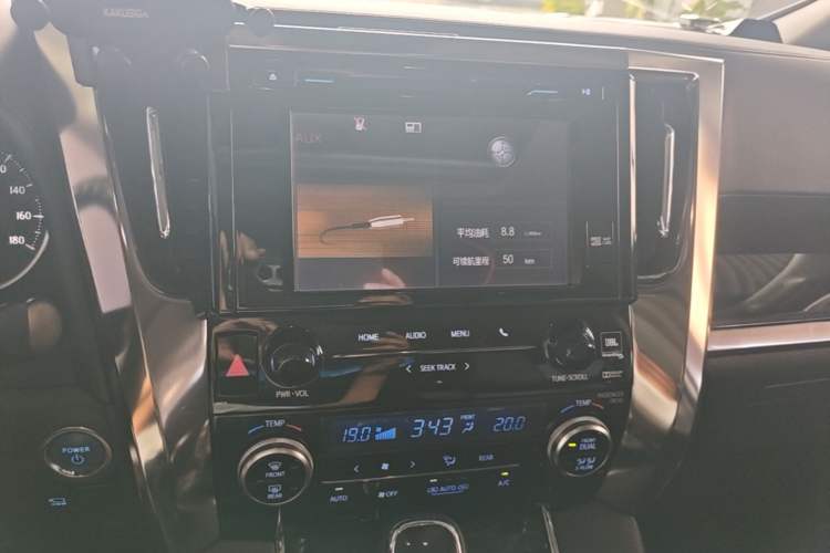 Used Toyota Vellfire 2019 Dual-Engine 2.5L HV Luxury Edition Audio And AC Panel
