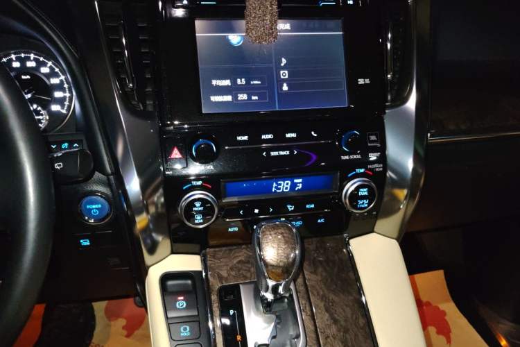 Used Toyota Vellfire 2019 Dual-Engine 2.5L HV Prestige Edition Audio And AC Panel