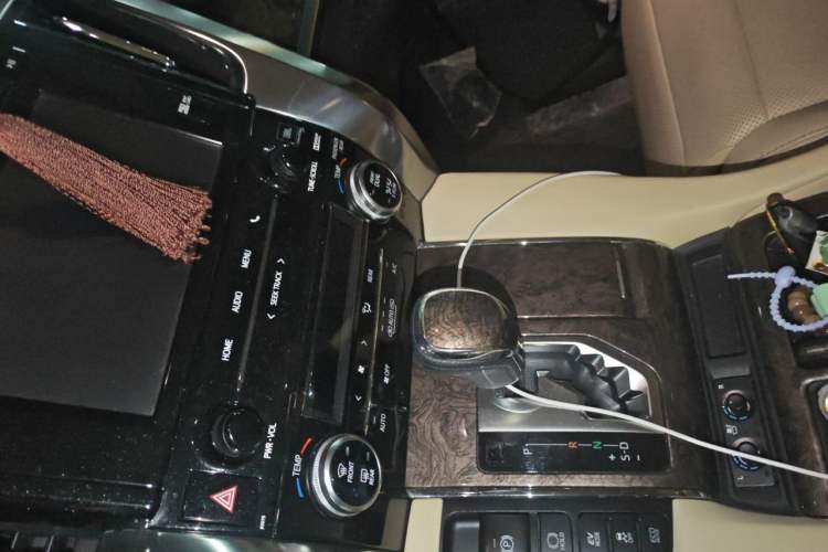 Used Toyota Vellfire 2019 Dual-Engine 2.5L HV Prestige Edition Audio And AC Panel