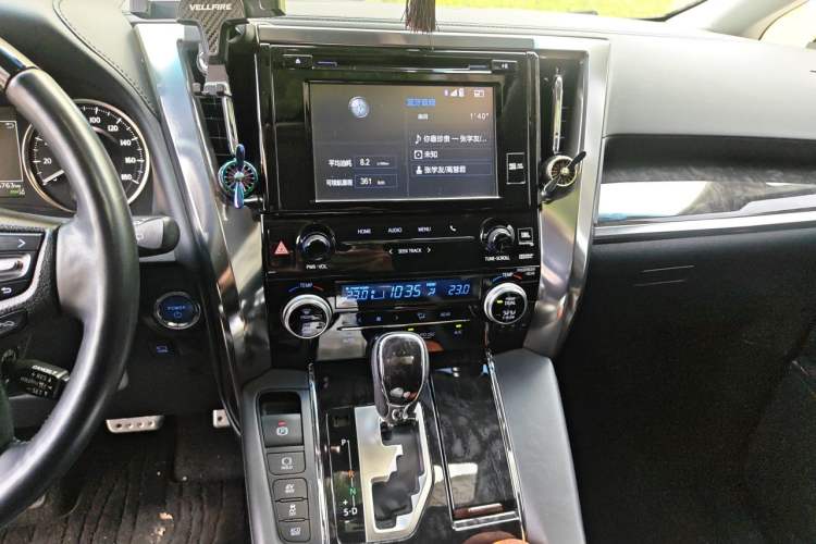 Used Toyota Vellfire 2019 Dual-Engine 2.5L HV Luxury Edition Audio And AC Panel