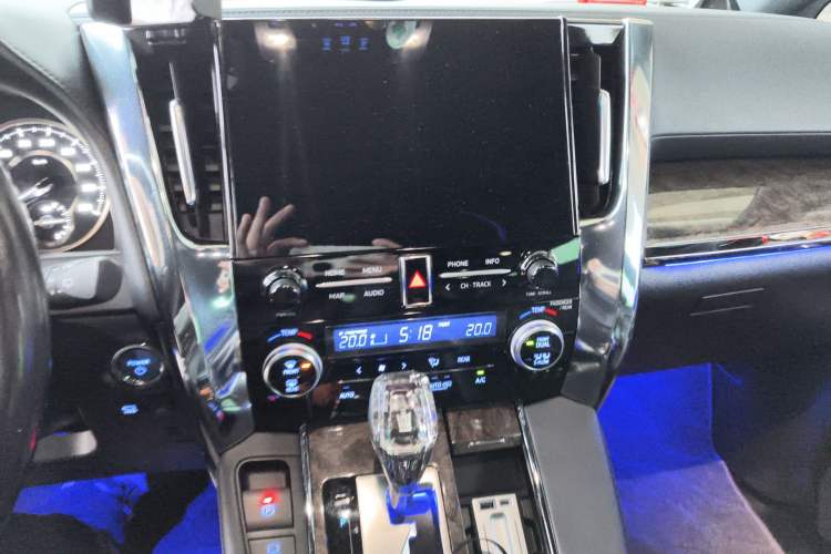 Used Toyota Vellfire 2019 Dual-Engine 2.5L HV Prestige Edition Audio And AC Panel