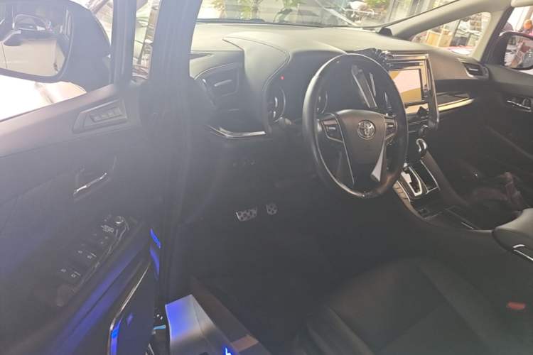 Used Toyota Vellfire 2019 Dual-Engine 2.5L HV Luxury Edition Driver Seat