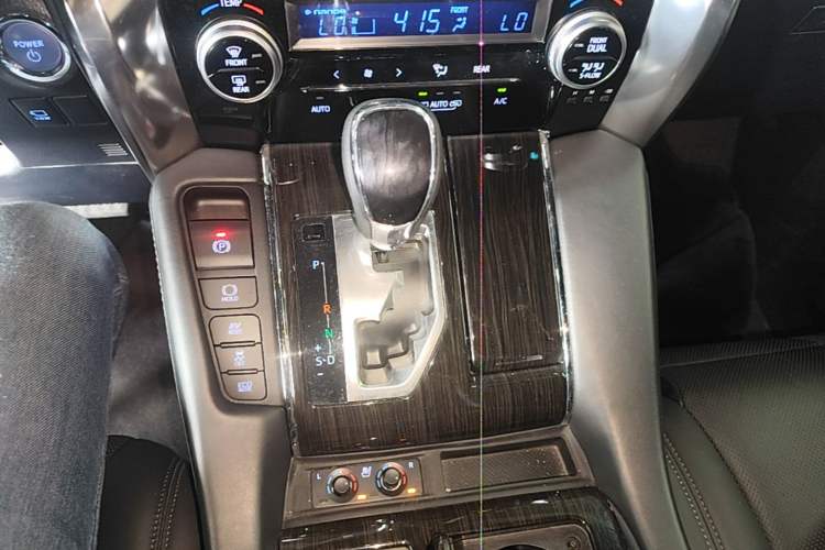 Used Toyota Vellfire 2019 Dual-Engine 2.5L HV Luxury Edition Gear Lever