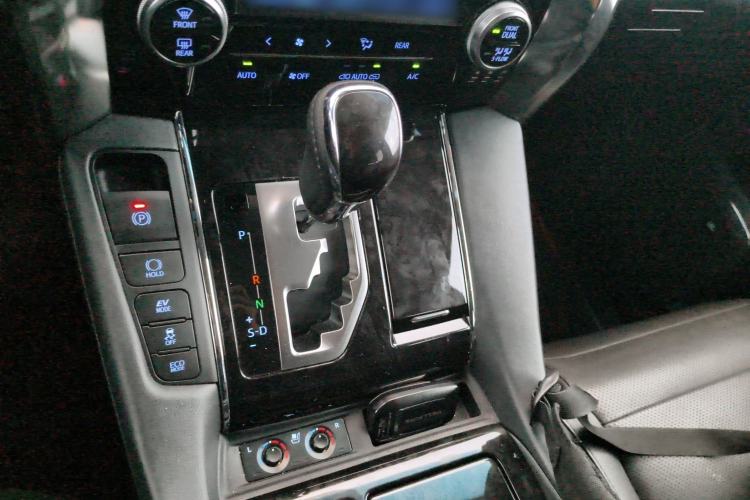 Used Toyota Vellfire 2019 Dual-Engine 2.5L HV Luxury Edition Gear Lever