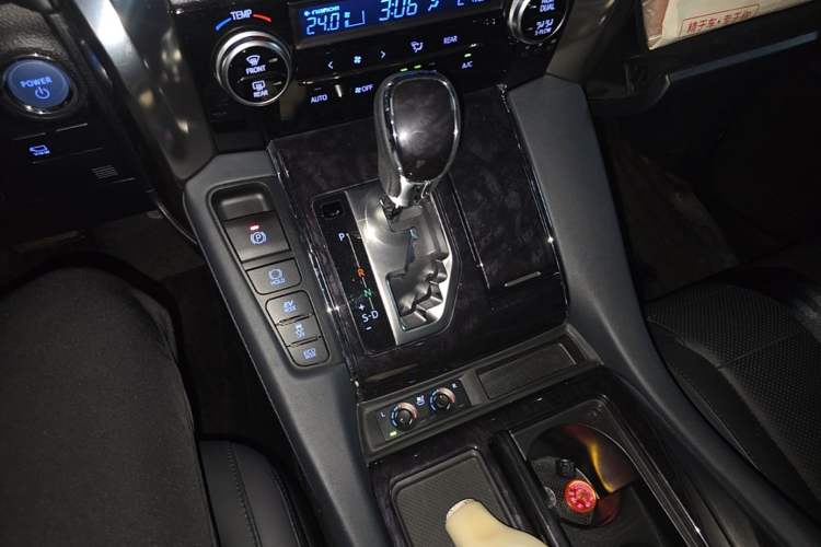 Used Toyota Vellfire 2019 Dual-Engine 2.5L HV Luxury Edition Gear Lever
