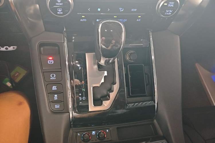 Used Toyota Vellfire 2019 Dual-Engine 2.5L HV Luxury Edition Gear Lever