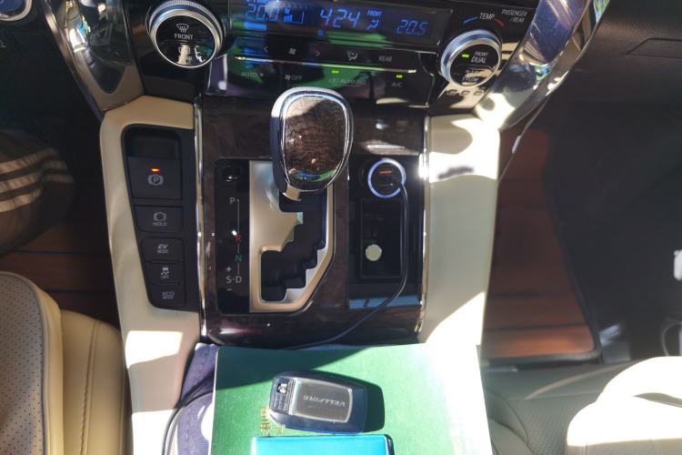 Used Toyota Vellfire 2019 Dual-Engine 2.5L HV Prestige Edition Gear Lever