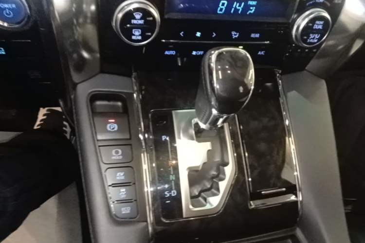 Used Toyota Vellfire 2019 Dual-Engine 2.5L HV Luxury Edition Gear Lever