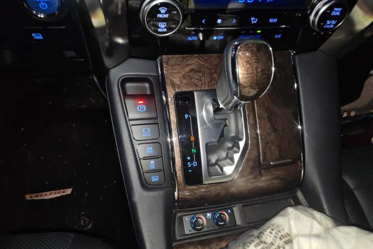 Used Toyota Vellfire 2019 Dual-Engine 2.5L HV Luxury Edition Gear Lever