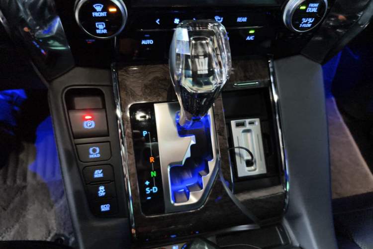 Used Toyota Vellfire 2019 Dual-Engine 2.5L HV Prestige Edition Gear Lever