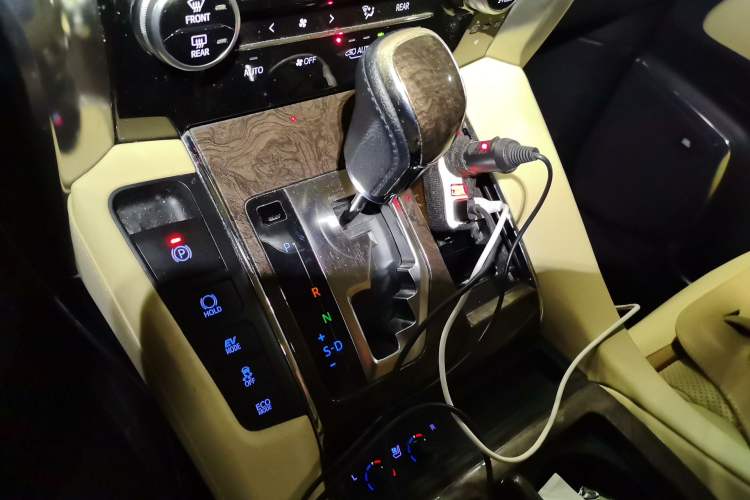Used Toyota Vellfire 2019 Dual-Engine 2.5L HV Prestige Edition Gear Lever