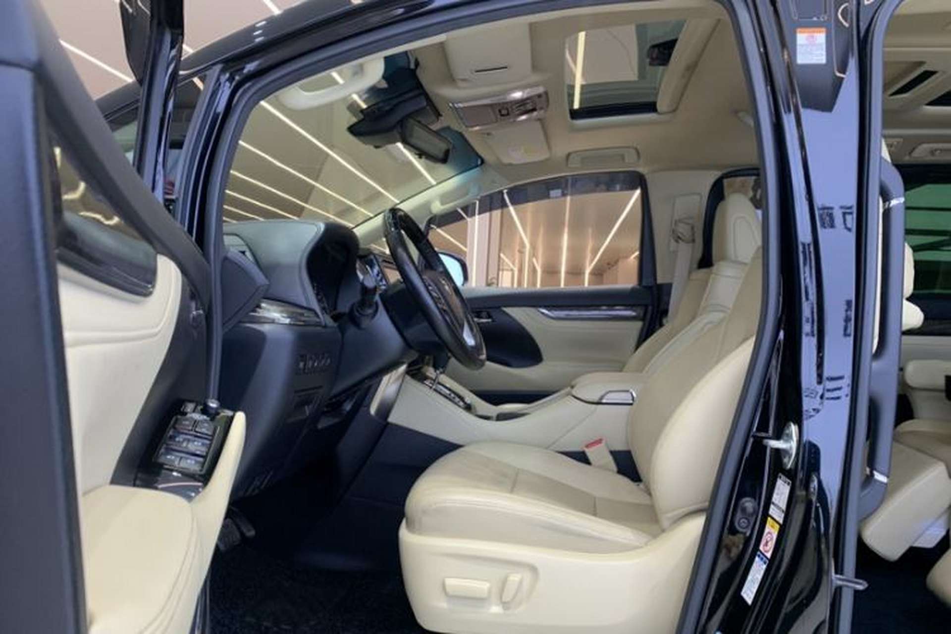 Used Toyota Vellfire 2019 Dual-Engine 2.5L HV Prestige Edition Interior 3