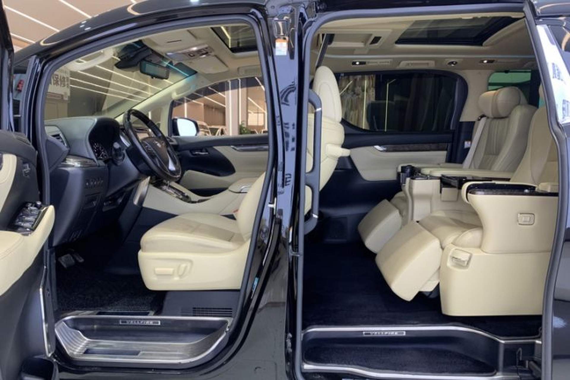 Used Toyota Vellfire 2019 Dual-Engine 2.5L HV Prestige Edition Interior 4