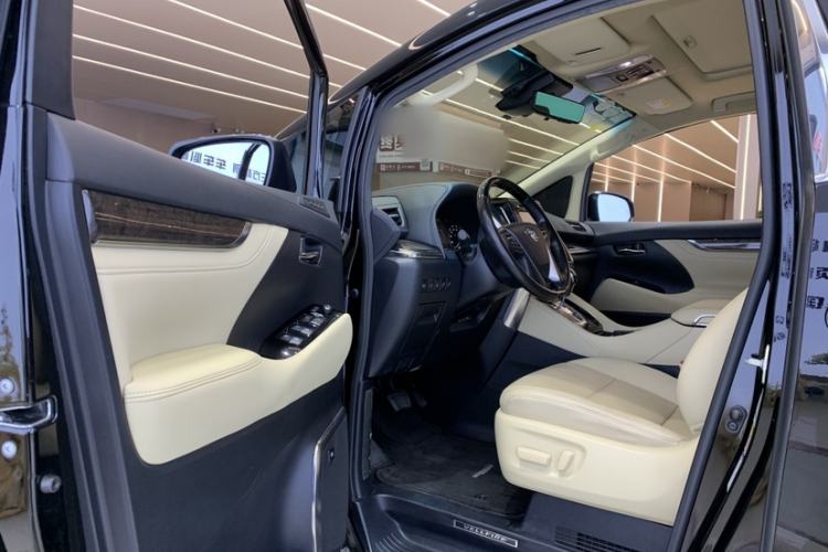 Used Toyota Vellfire 2019 Dual-Engine 2.5L HV Prestige Edition Interior 4