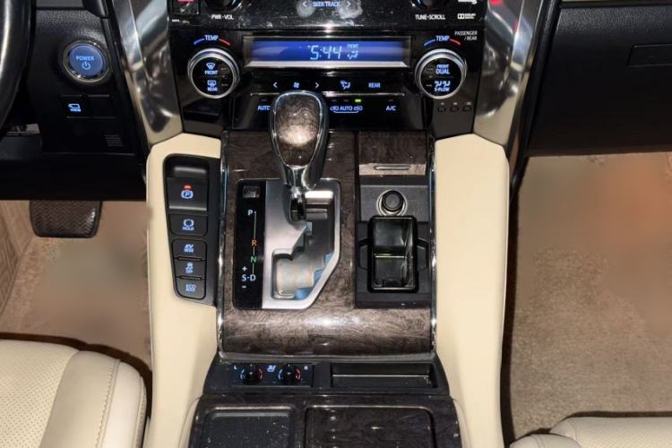 Used Toyota Vellfire 2019 Dual-Engine 2.5L HV Prestige Edition Interior 5