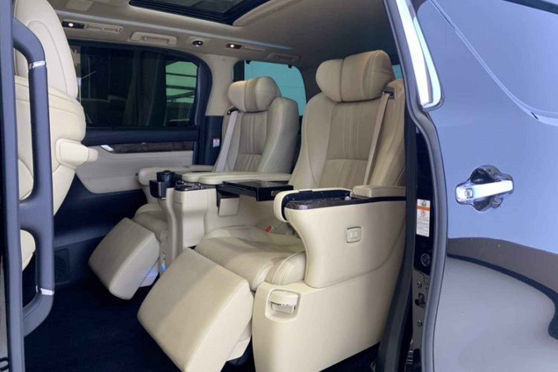 Used Toyota Vellfire 2019 Dual-Engine 2.5L HV Prestige Edition Interior 6