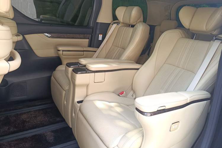 Used Toyota Vellfire 2019 Dual-Engine 2.5L HV Prestige Edition Left Rear Seat