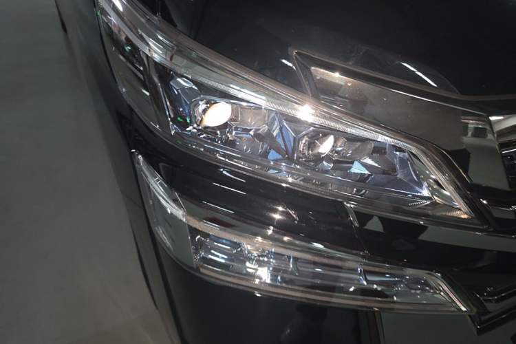 Used Toyota Vellfire 2019 Dual-Engine 2.5L HV Luxury Edition Right Front Headlight