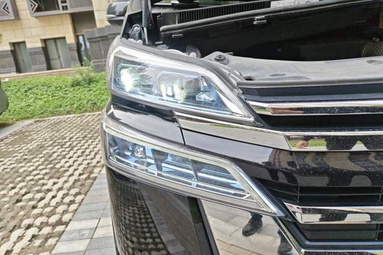 Used Toyota Vellfire 2019 Dual-Engine 2.5L HV Luxury Edition Right Front Headlight