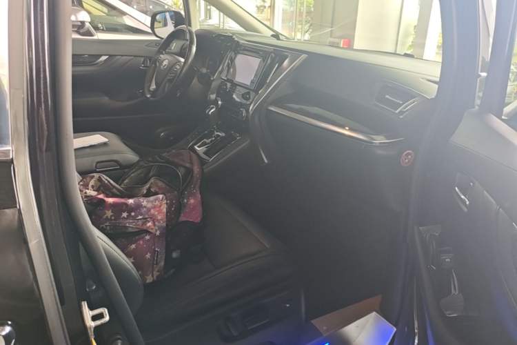 Used Toyota Vellfire 2019 Dual-Engine 2.5L HV Luxury Edition Right Front Seat
