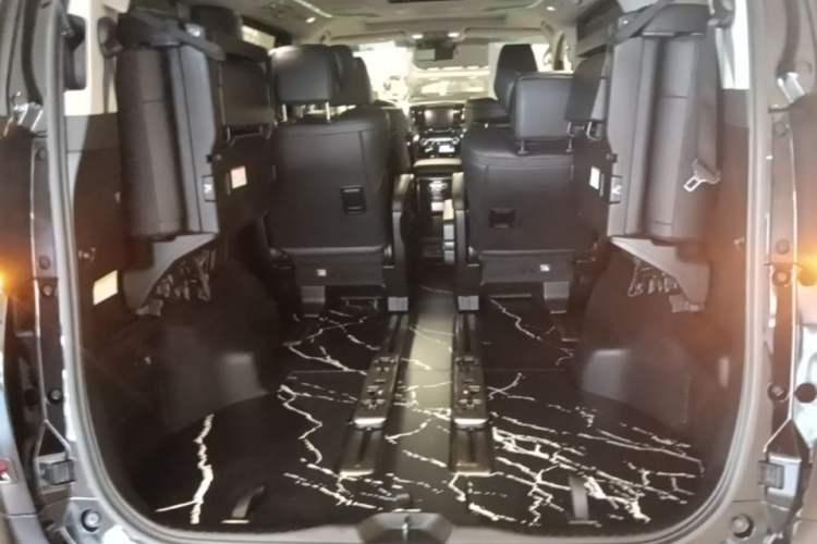 Used Toyota Vellfire 2019 Dual-Engine 2.5L HV Luxury Edition Trunk