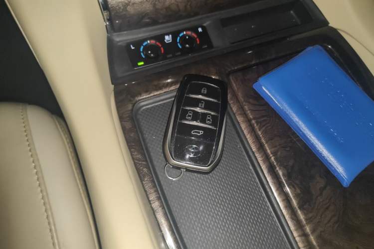 Used Toyota Vellfire 2019 Dual-Engine 2.5L HV Prestige Edition Vehicle Key