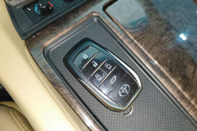 Used Toyota Vellfire 2019 Dual-Engine 2.5L HV Prestige Edition Vehicle Key