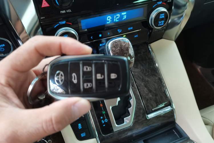Used Toyota Vellfire 2019 Dual-Engine 2.5L HV Prestige Edition Vehicle Key