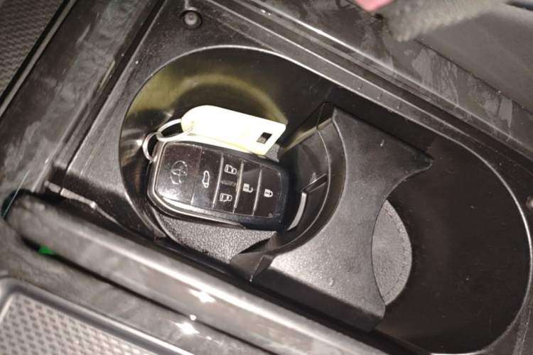 Used Toyota Vellfire 2019 Dual-Engine 2.5L HV Luxury Edition Vehicle Key