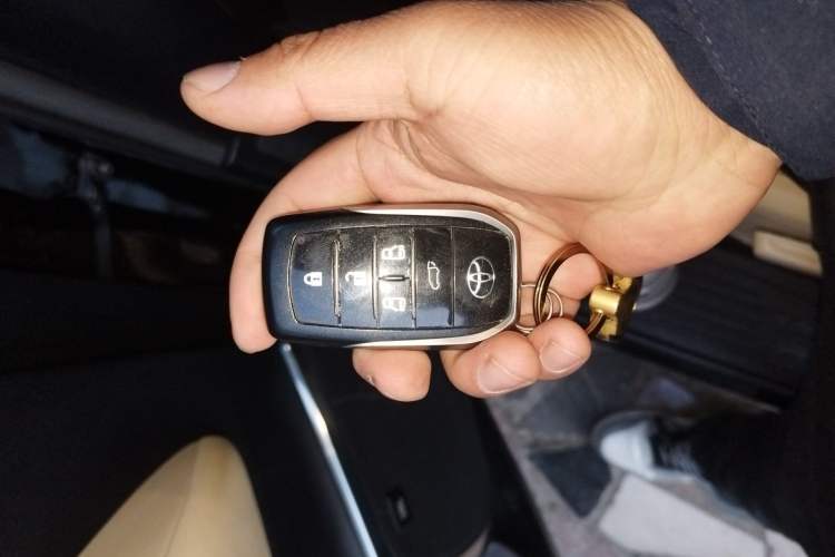 Used Toyota Vellfire 2019 Dual-Engine 2.5L HV Prestige Edition Vehicle Key
