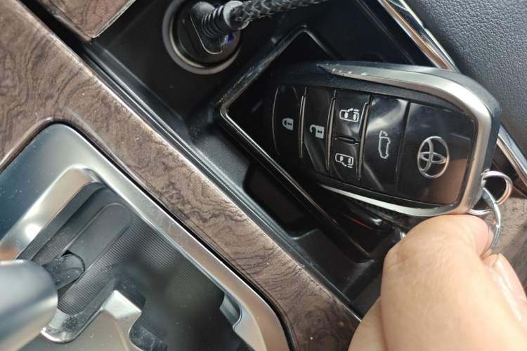 Used Toyota Vellfire 2019 Dual-Engine 2.5L HV Prestige Edition Vehicle Key