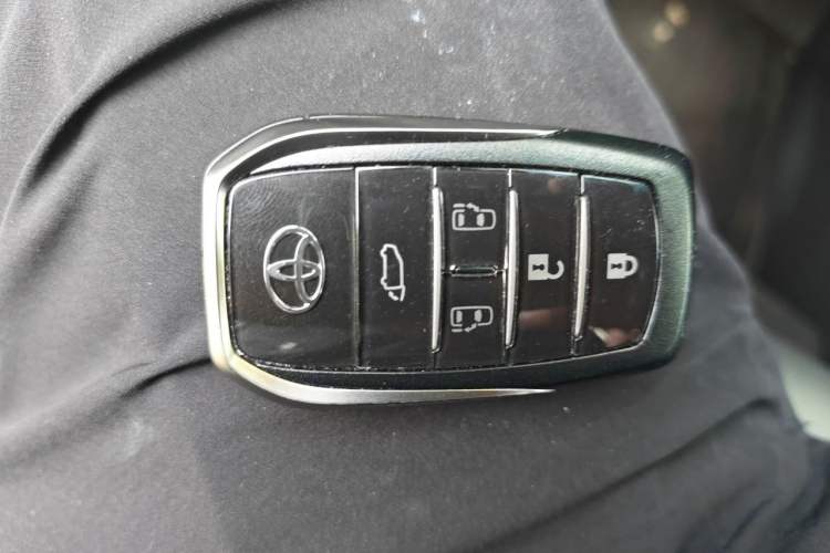 Used Toyota Vellfire 2019 Dual-Engine 2.5L HV Luxury Edition Vehicle Key