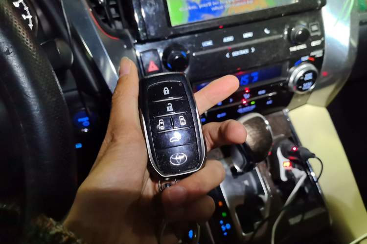 Used Toyota Vellfire 2019 Dual-Engine 2.5L HV Prestige Edition Vehicle Key