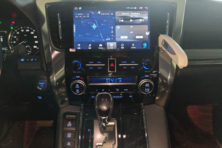 Used Toyota Vellfire 2019 Dual-Engine 2.5L HV Luxury Edition Audio And AC Panel