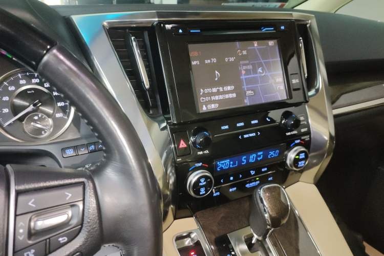 Used Toyota Vellfire 2019 Dual-Engine 2.5L HV Prestige Edition Audio And AC Panel