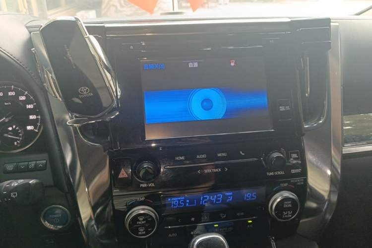 Used Toyota Vellfire 2019 Dual-Engine 2.5L HV Luxury Edition Audio And AC Panel