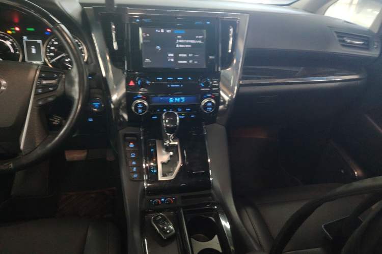 Used Toyota Vellfire 2019 Dual-Engine 2.5L HV Luxury Edition Audio And AC Panel